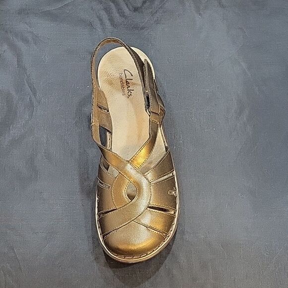 CLARKS BENDABLES WOMEN"S ADJUSTABLE BUCKLE CLOSURE SANDAL - Picture 10 of 16